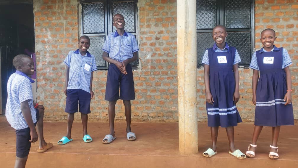 P5 5 smiling faces outside.jpg